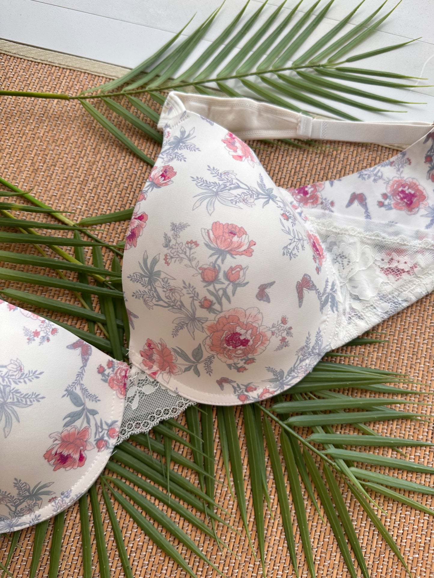 JS White Floral Seamless Tshirt Plus Size Bra