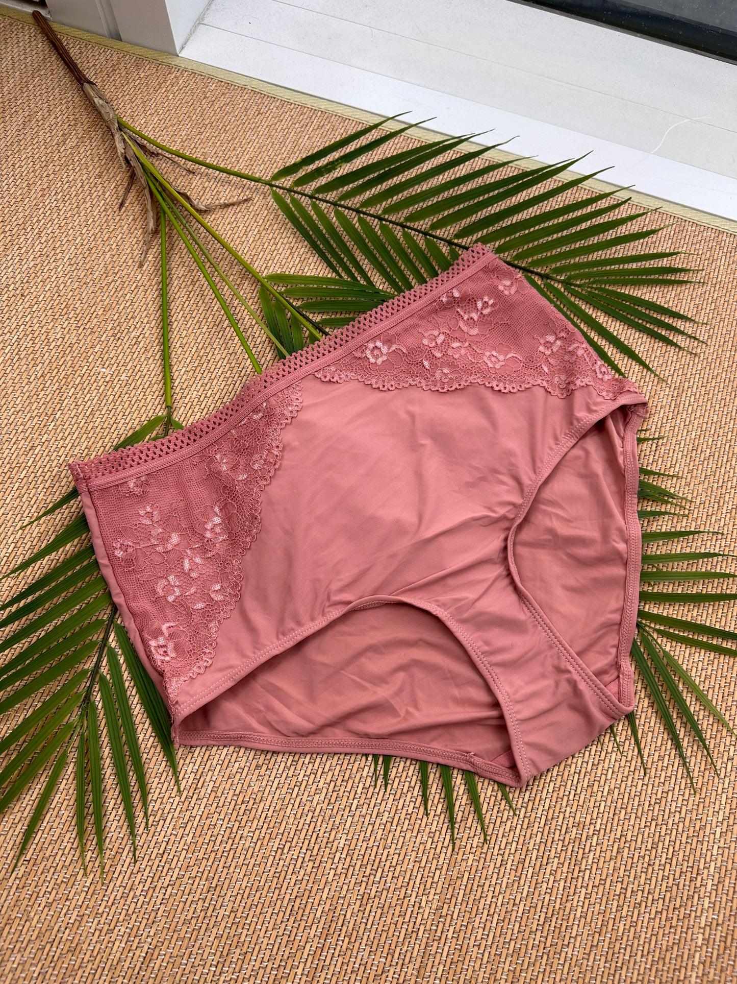 SI Apricot Lace Trim Seamless Panty