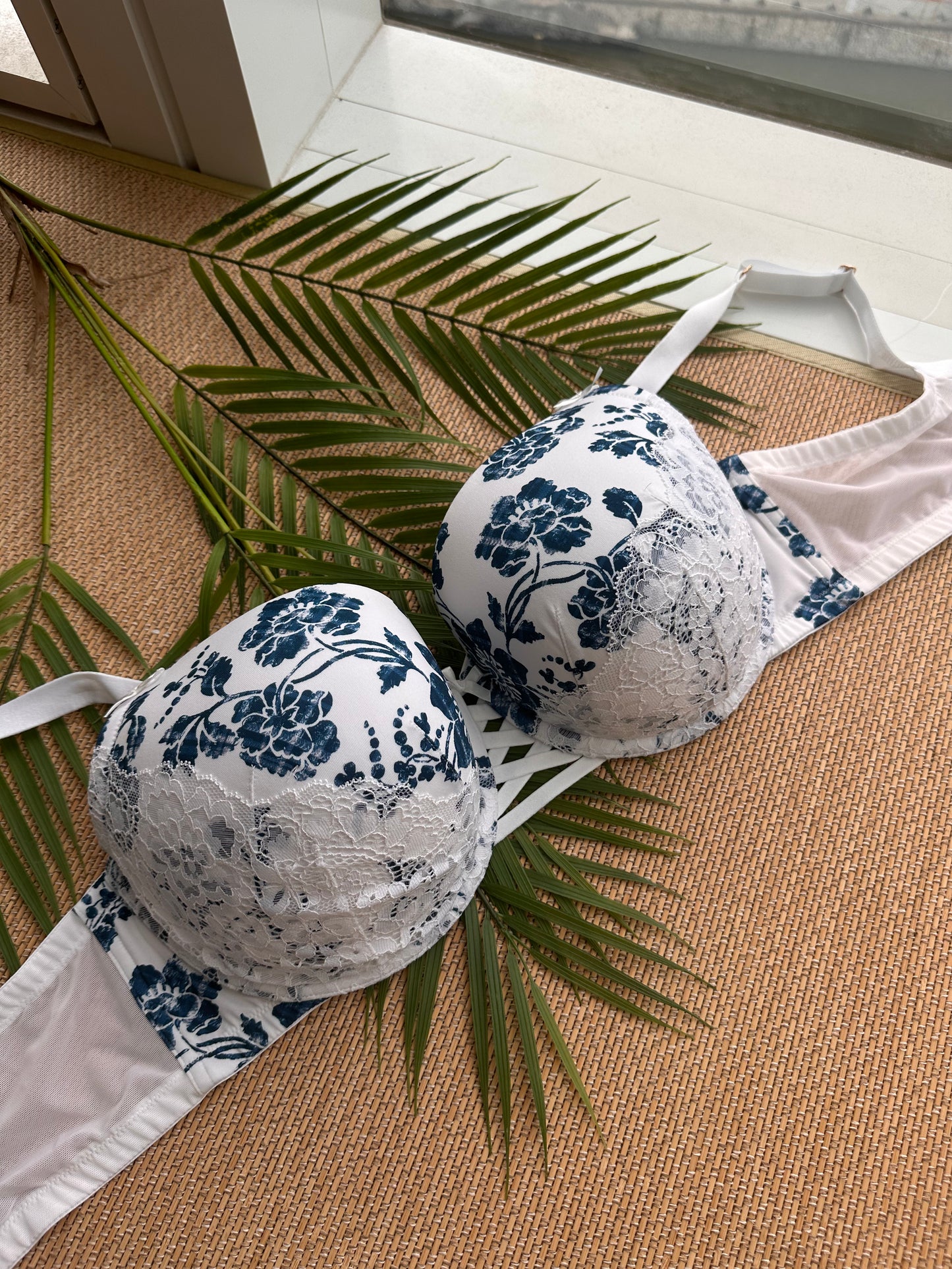 CC Porcelain Criss Cross Tshirt Bra