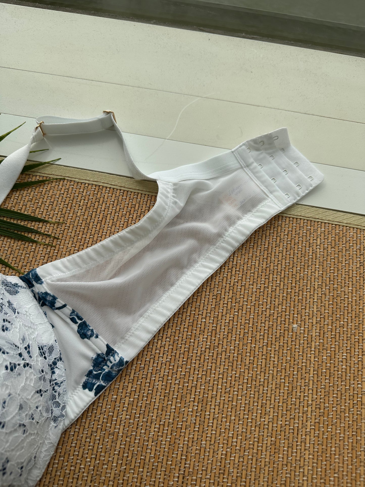 CC Porcelain Criss Cross Tshirt Bra