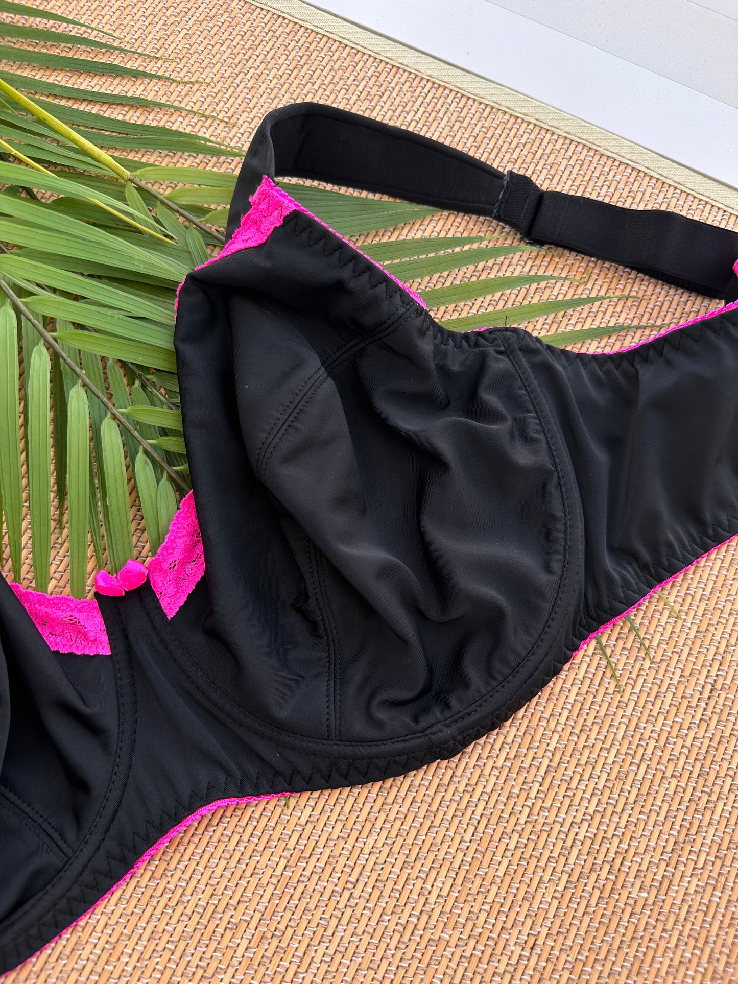 Black Pink Lace Trim Soft Cup Plus Size Bra