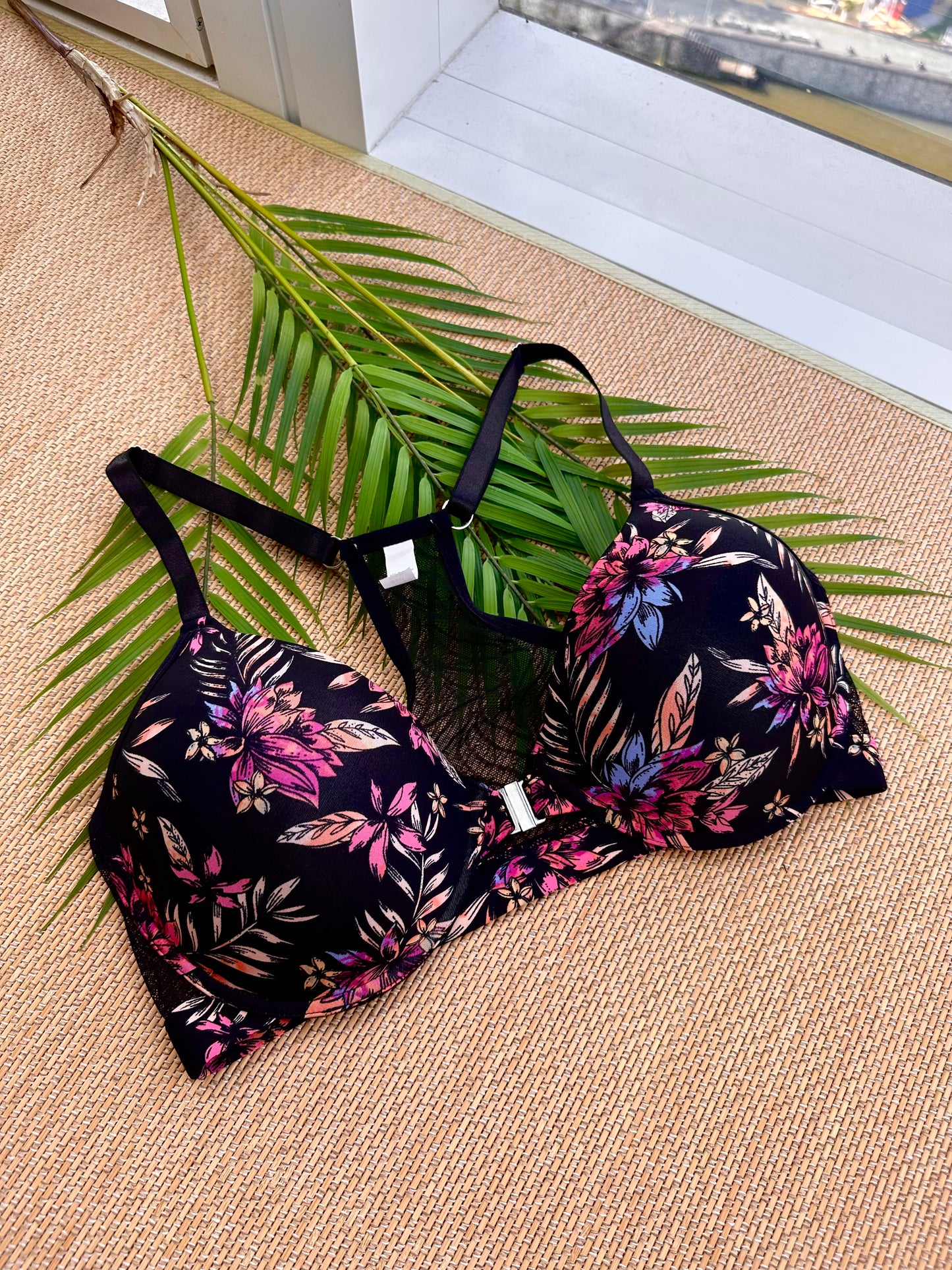 Black Floral Front Clip Plus Size Bra